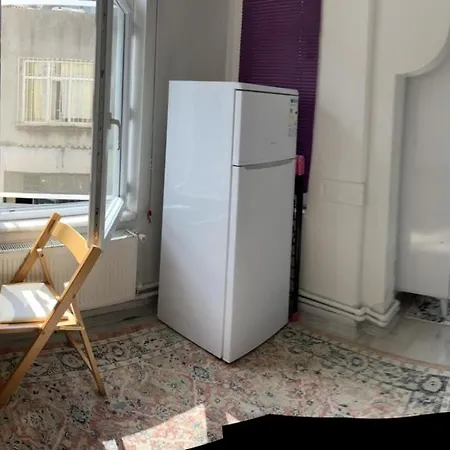 Yellow House Apartment *