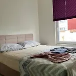 Yellow House 아파트